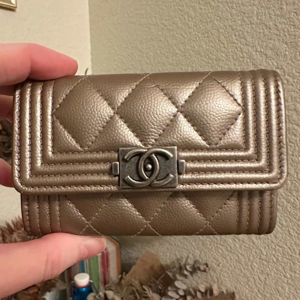 Authentic CHANEL Caviar Quilted Boy Flap Card holder Taupe Lambskin - Picture 2 of 9